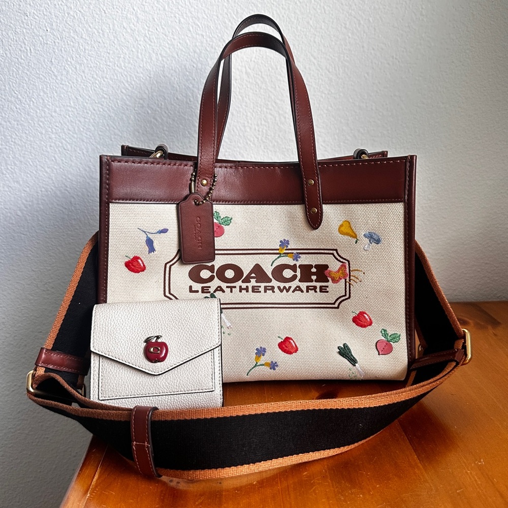 Coach Field Tote 30 garden embroidery + apple wallet SET